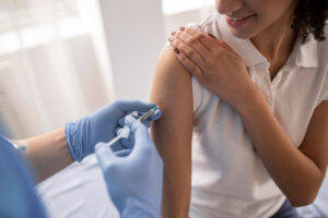La somministrazione a domicilio sarà effettuata dagli infermieri alle persone che non possono recarsi presso i siti vaccinali